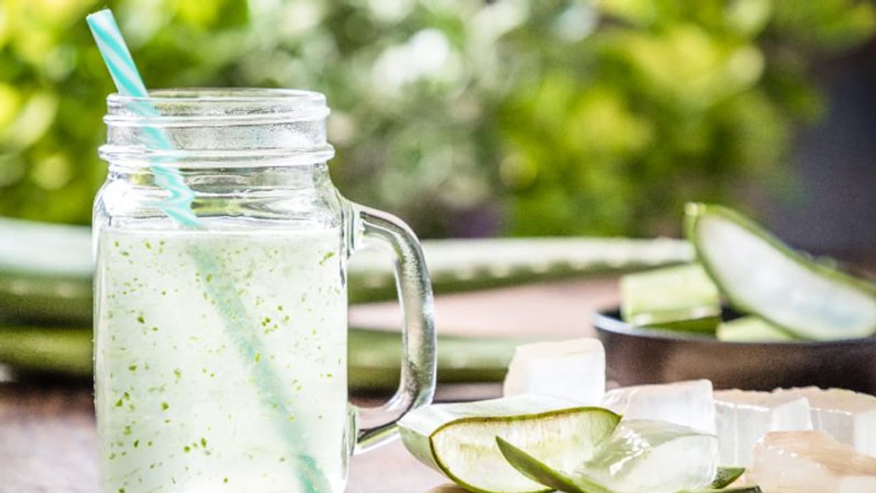 വെറും വയറ്റില് കറ്റാർവാഴ ജ്യൂസ് കുടിക്കൂ; അറിയാം ഈ ഗുണങ്ങള്... വെറും വയറ്റില് കറ്റാർവാഴ ജ്യൂസ് കുടിക്കൂ; അറിയാം ഈ ഗുണങ്ങള്...