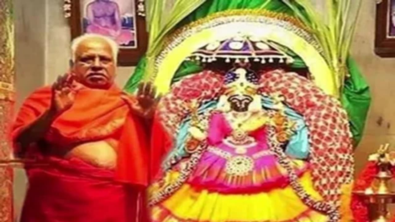 அனைத்து நாள்களிலும் பெண்கள் வழிபடலாம்: பங்காரு அடிகளார் செய்த சமூக புரட்சி! அனைத்து நாள்களிலும் பெண்கள் வழிபடலாம்: பங்காரு அடிகளார் செய்த சமூக புரட்சி!