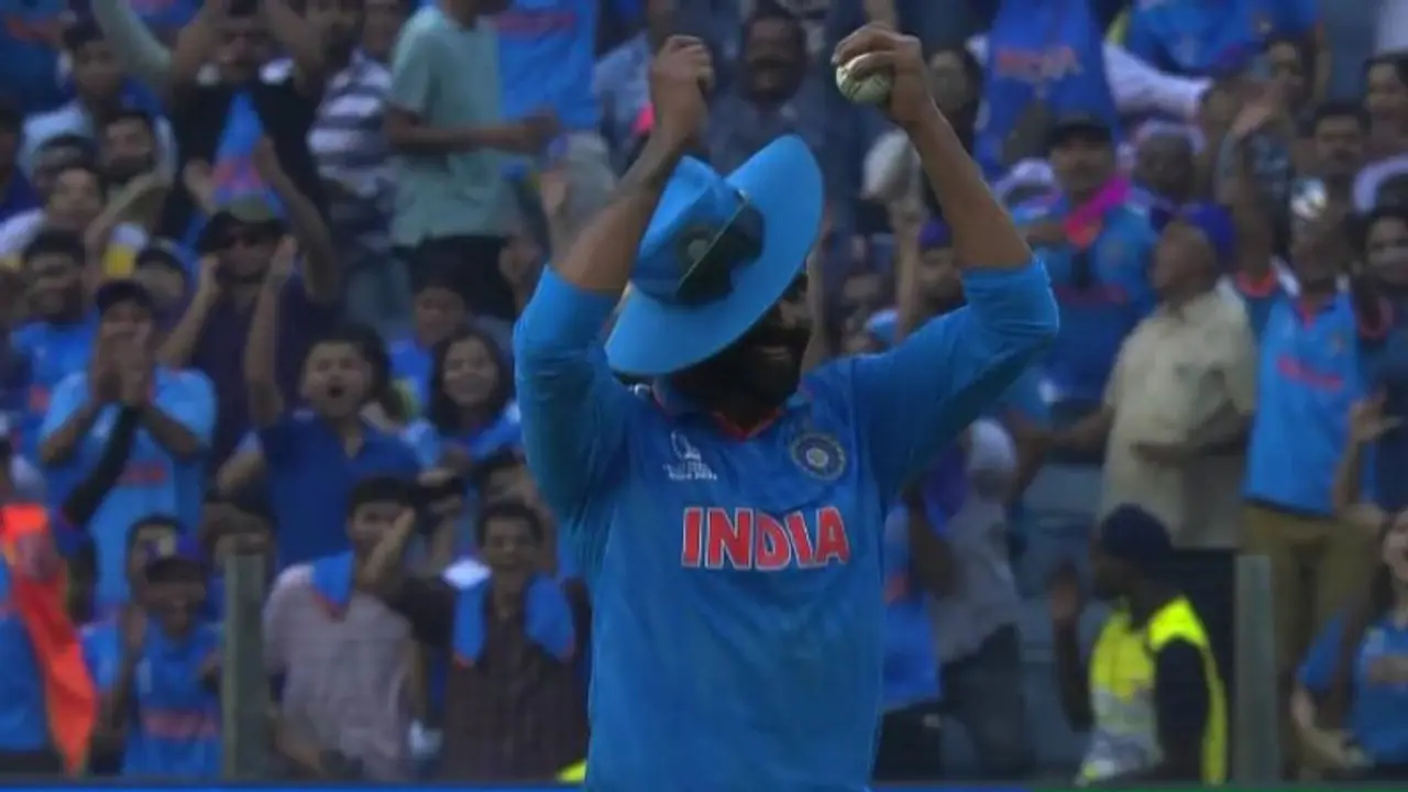 India vs Bangladesh: நானும் கேட்ச் பிடிச்சிட்டேன், பீல்டிங் பயிற்சியாளரிடம் பதக்கம் கேட்ட ரவீந்திர ஜடேஜா! India vs Bangladesh: நானும் கேட்ச் பிடிச்சிட்டேன், பீல்டிங் பயிற்சியாளரிடம் பதக்கம் கேட்ட ரவீந்திர ஜடேஜா!