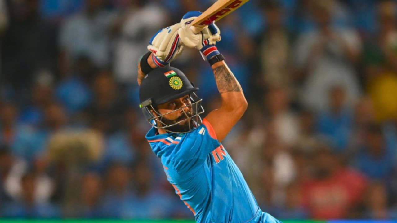 IND vs BAN: சிக்ஸர் அடித்து சர்வதேச கிரிக்கெட்டில் 26000 ரன்களை கடந்து விராட் கோலி சாதனை!