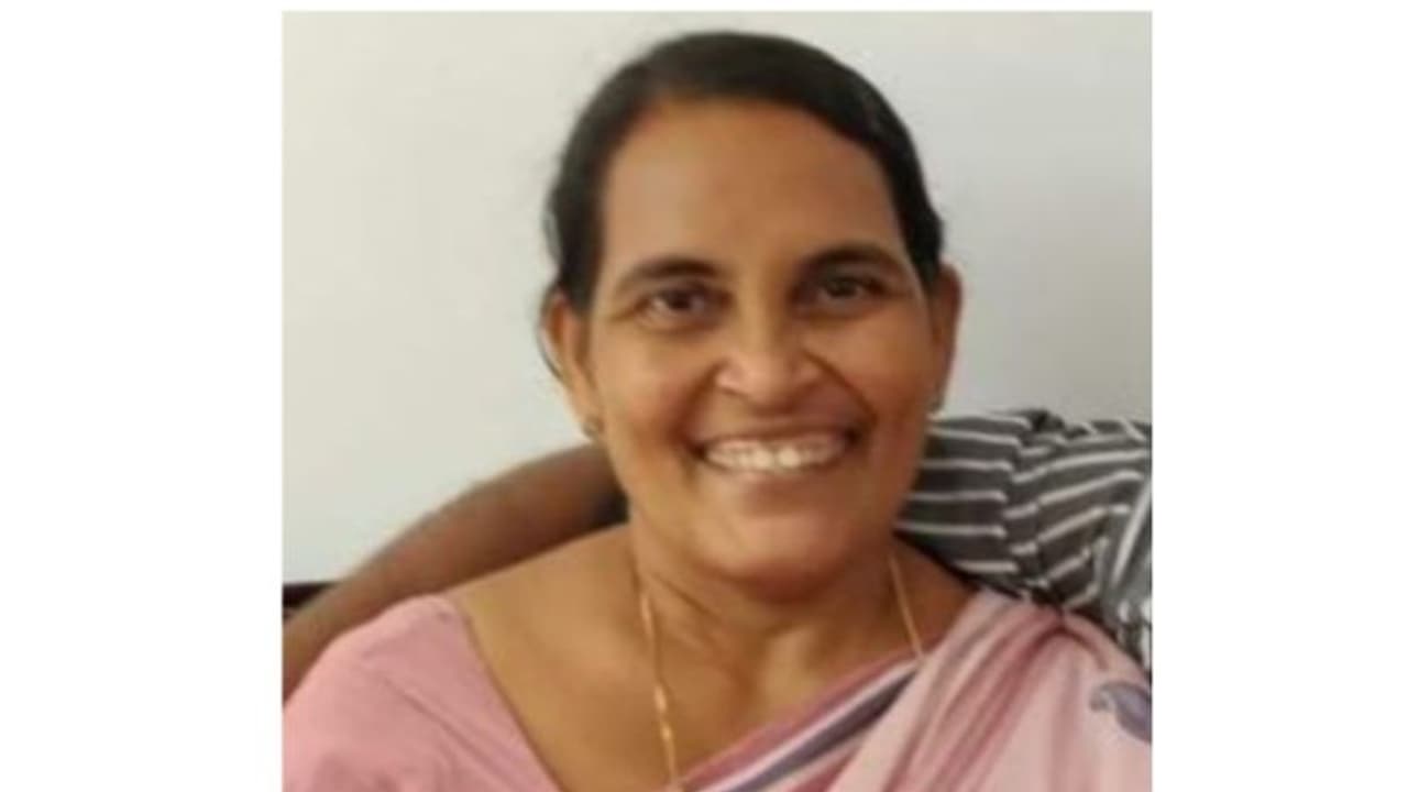 വയോധികയായ വീട്ടമ്മയെ കിടപ്പുമുറിയിൽ മരിച്ച നിലയിൽ കണ്ടെത്തി; ഭര്ത്താവ് ഗുരുതരാവസ്ഥയില് വയോധികയായ വീട്ടമ്മയെ കിടപ്പുമുറിയിൽ മരിച്ച നിലയിൽ കണ്ടെത്തി; ഭര്ത്താവ് ഗുരുതരാവസ്ഥയില്