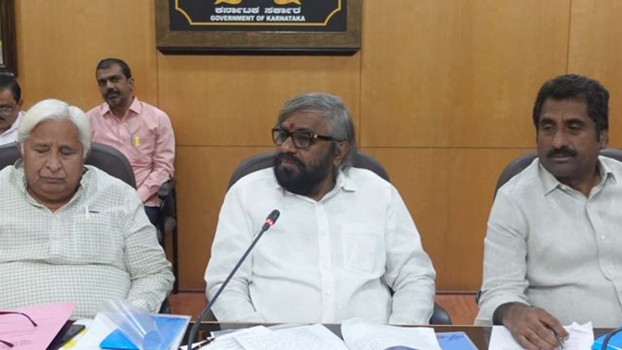 ರಾಜ್ಯದ ಅಕ್ರಮ ಆಸ್ತಿಗಳಿಂದ ತೆರಿಗೆ ವಸೂಲಿಗೆ ಚಿಂತನೆ: ಬೆಂಗಳೂರು ಬಿಟ್ಟು ಇತರ ನಗರಗಳಿಗೆ ಅನ್ವಯ ರಾಜ್ಯದ ಅಕ್ರಮ ಆಸ್ತಿಗಳಿಂದ ತೆರಿಗೆ ವಸೂಲಿಗೆ ಚಿಂತನೆ: ಬೆಂಗಳೂರು ಬಿಟ್ಟು ಇತರ ನಗರಗಳಿಗೆ ಅನ್ವಯ