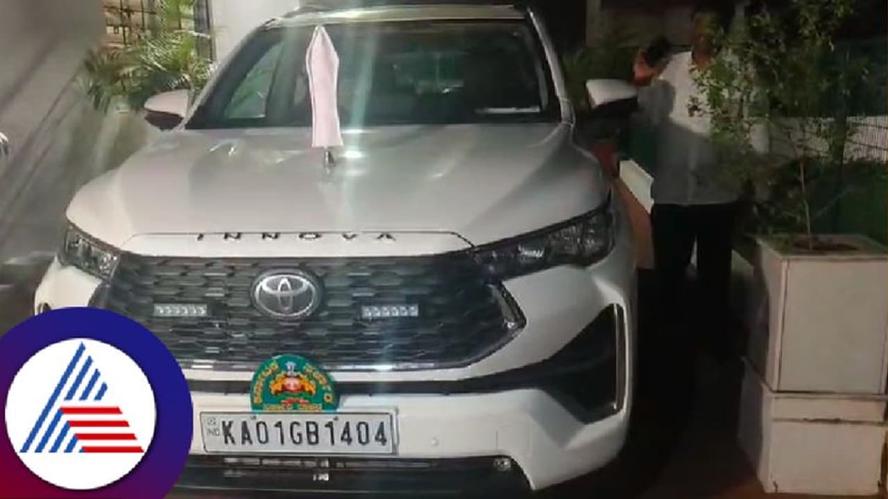 ಅಂಬೇಡ್ಕರ್ ಜನ್ಮದಿನದ ಸಂಖ್ಯೆ ಹೊಂದಿರುವ ವಾಹನ ಪಡೆದ ಸಚಿವ ಸತೀಶ್ ಜಾರಕಿಹೊಳಿ! 