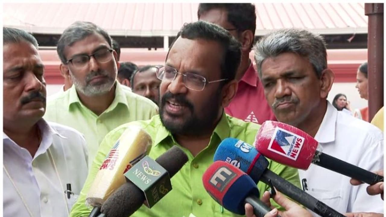 ജൂലൈ 1 മുതൽ 71 കേന്ദ്രങ്ങളിൽ പ്രത്യേകം ഉദ്യോഗസ്ഥരുണ്ടാകും, ഭൂമി തരം മാറ്റൽ വേഗത്തിലാക്കാൻ നടപടിയെന്ന് മന്ത്രി ജൂലൈ 1 മുതൽ 71 കേന്ദ്രങ്ങളിൽ പ്രത്യേകം ഉദ്യോഗസ്ഥരുണ്ടാകും, ഭൂമി തരം മാറ്റൽ വേഗത്തിലാക്കാൻ നടപടിയെന്ന് മന്ത്രി