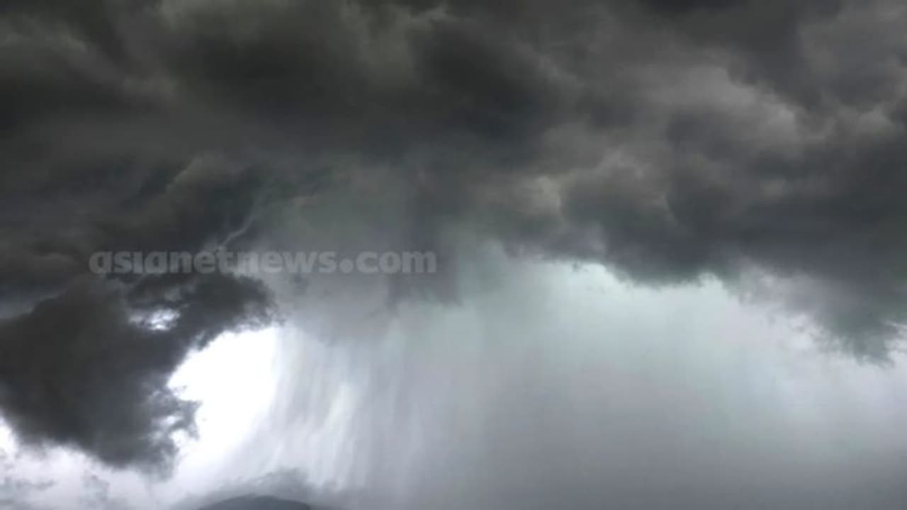 ബംഗാൾ ഉൾക്കടലിൽ ന്യൂനമർദ്ദം രൂപപ്പെട്ടു, മറ്റൊരു ചക്രവാതച്ചുഴിയും; കേരളത്തിൽ 5 ദിവസം ഇടിമിന്നലോട് കൂടിയ മഴ