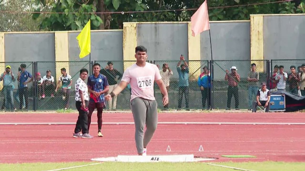 സംസ്ഥാന സ്കൂൾ കായിക മേളയിൽ കാസർക്കോടിന്റെ കെസി സർവന് ഇരട്ട മീറ്റ് റെക്കോർഡ് സംസ്ഥാന സ്കൂൾ കായിക മേളയിൽ കാസർക്കോടിന്റെ കെസി സർവന് ഇരട്ട മീറ്റ് റെക്കോർഡ്