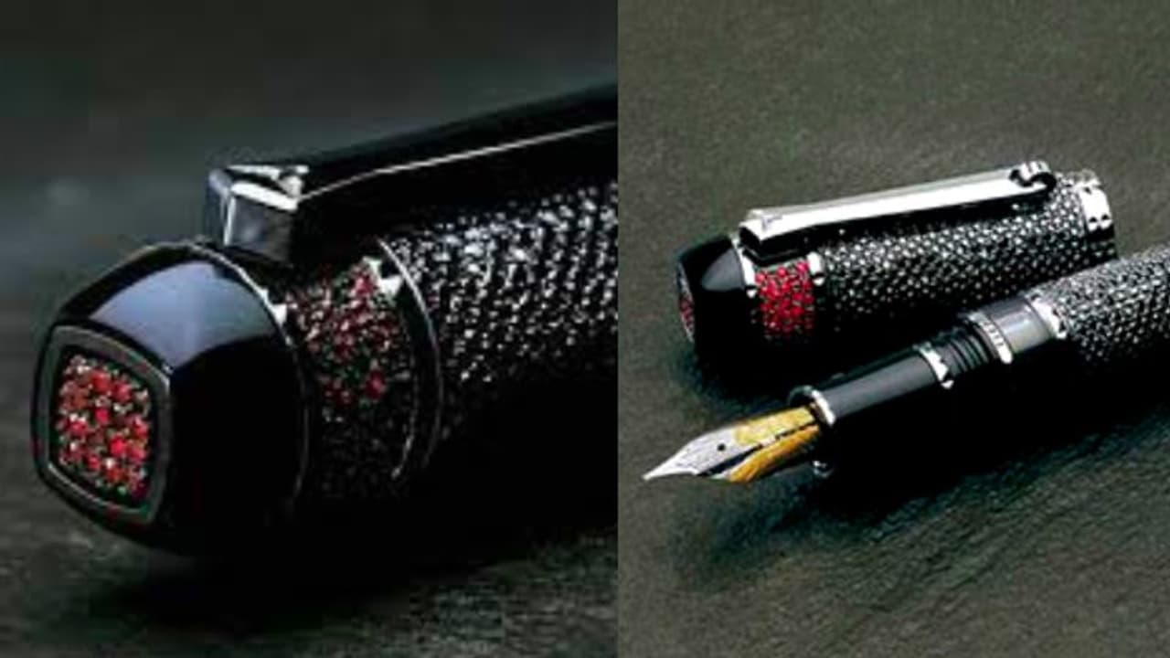 വജ്രവും സ്വർണ്ണവും മാണിക്യവും കൊണ്ട് അലങ്കാരം; ഇത് ലോകത്തിലെ ഏറ്റവും വിലകൂടിയ പേന വജ്രവും സ്വർണ്ണവും മാണിക്യവും കൊണ്ട് അലങ്കാരം; ഇത് ലോകത്തിലെ ഏറ്റവും വിലകൂടിയ പേന