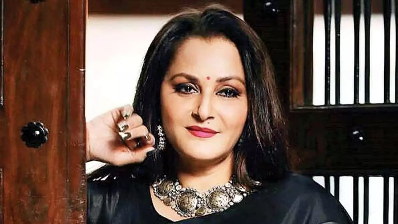  நடிகை ஜெயபிரதாவுக்கு சிறை தண்டனை உறுதி! 15 நாட்களுக்குள் 20 லட்சம் டெபாசிட் செய்யவேண்டும் நீதிமன்றம் அதிரடி!