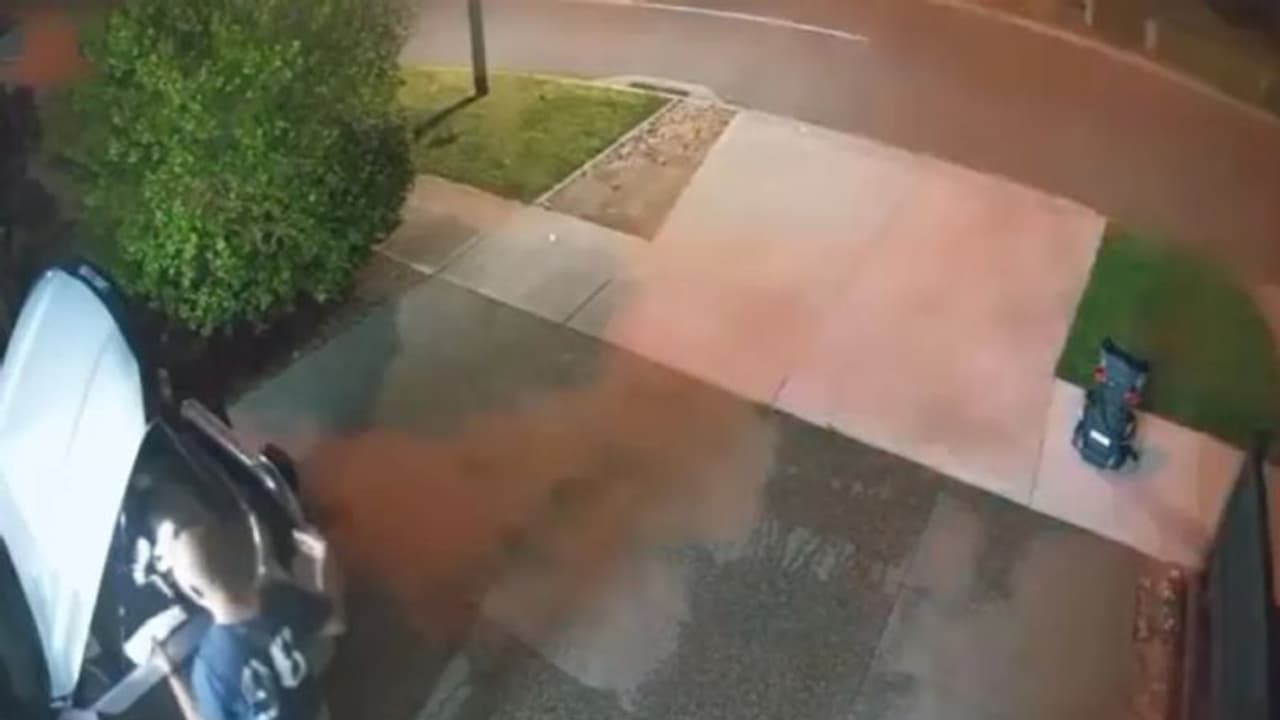 பளிச்சிட்ட வெளிச்சம்.. அதன் பிறகு கேட்ட பயங்கர சத்தம்.. பதறிப்போன Melbourne மக்கள் விண்கல் விழுந்துருக்குமோ? பளிச்சிட்ட வெளிச்சம்.. அதன் பிறகு கேட்ட பயங்கர சத்தம்.. பதறிப்போன Melbourne மக்கள் விண்கல் விழுந்துருக்குமோ?