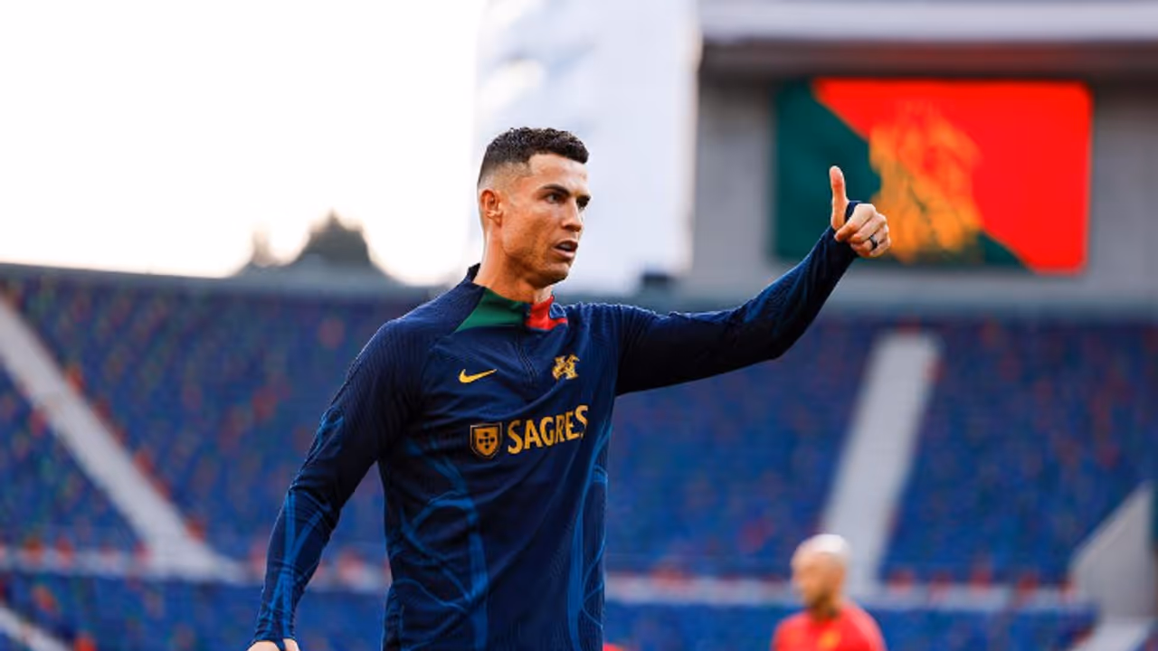 സില്‍വർ, ഗോൾഡ്, ഡയമണ്ട്... പ്ലേ ബട്ടൻ കൊടുത്ത് മടുക്കും യൂട്യൂബ്; ലോക റെക്കോർഡിട്ട് റൊണാൾഡോയുടെ യുട്യൂബ് ചാനൽ