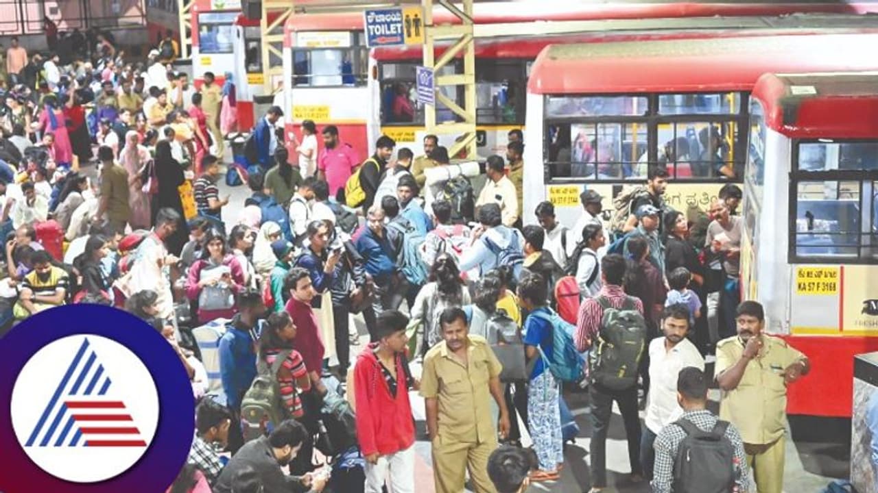 ದಸರಾ ಹಬ್ಬ: ಊರಿಗೆ ಹೊರಟವರಿಂದ ತುಂಬಿ ತುಳುಕಿದ ಕೆಎಸ್ಸಾರ್ಟಿಸಿ ನಿಲ್ದಾಣ ದಸರಾ ಹಬ್ಬ: ಊರಿಗೆ ಹೊರಟವರಿಂದ ತುಂಬಿ ತುಳುಕಿದ ಕೆಎಸ್ಸಾರ್ಟಿಸಿ ನಿಲ್ದಾಣ