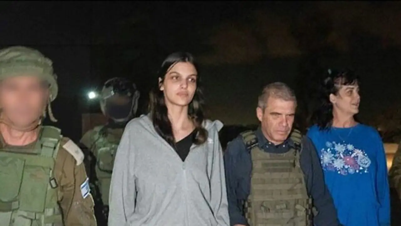 ஹமாஸ் பிடியில் பணயக் கைதிகளாக இருந்த 2 அமெரிக்கப் பெண்கள் விடுவிப்பு