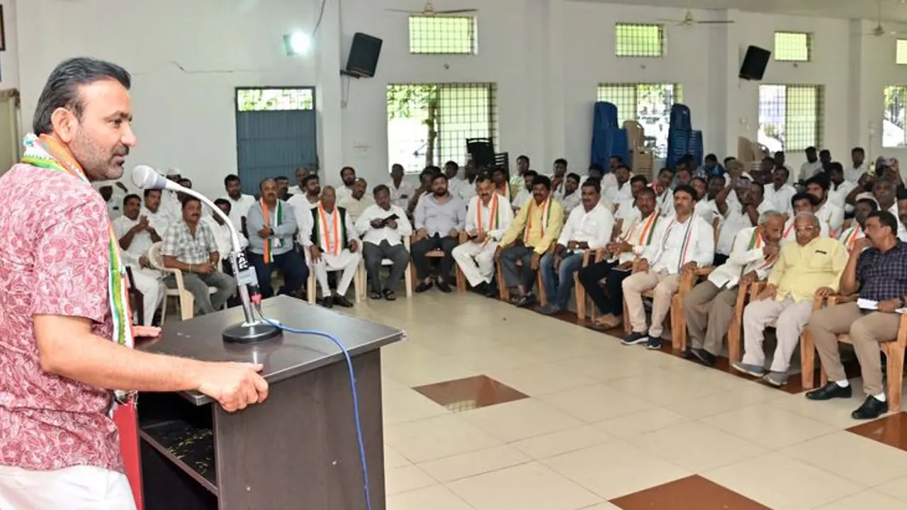 ಸಂವಿಧಾನ ಉಳಿಯಬೇಕಾದರೆ ಕಾಂಗ್ರೆಸ್ ಪಕ್ಷಕ್ಕೆ ಅಧಿಕಾರಕ್ಕೆ ಬರಬೇಕು ಸಂತೋಷ್ ಲಾಡ್ ಸಂವಿಧಾನ ಉಳಿಯಬೇಕಾದರೆ ಕಾಂಗ್ರೆಸ್ ಪಕ್ಷಕ್ಕೆ ಅಧಿಕಾರಕ್ಕೆ ಬರಬೇಕು ಸಂತೋಷ್ ಲಾಡ್