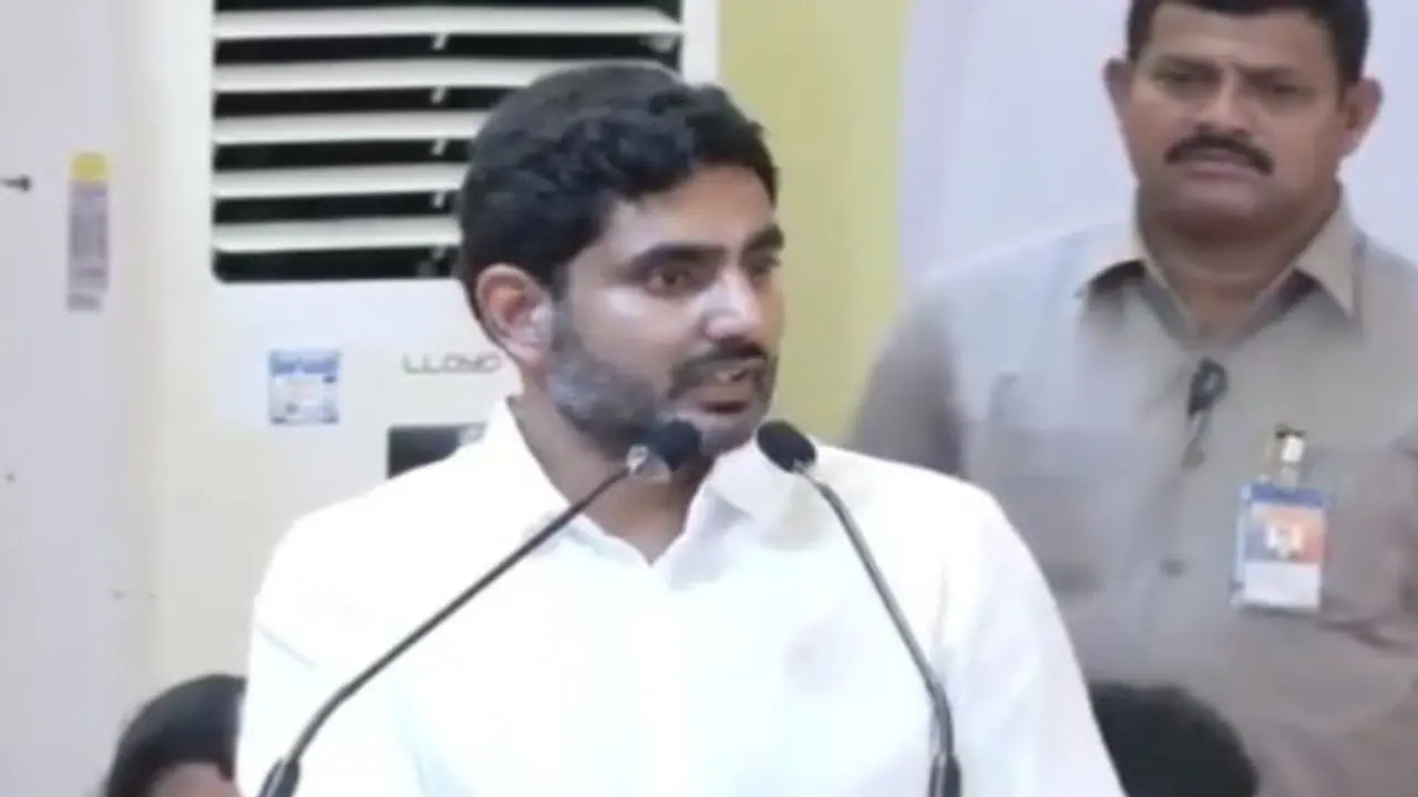 Nara Lokesh : జగన్ హయాంలో కరెంట్ బిల్లు పట్టుకుంటేనే షాక్ కొడుతోంది నారా లోకేష్ Nara Lokesh : జగన్ హయాంలో కరెంట్ బిల్లు పట్టుకుంటేనే షాక్ కొడుతోంది నారా లోకేష్