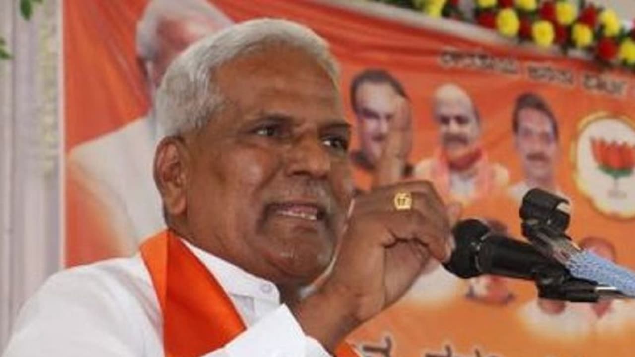 ಆಡಳಿತ ಮಾಡಲಾಗದ ಸಿದ್ದರಾಮಯ್ಯ ಸರ್ಕಾರ ವಿಸರ್ಜಿಸಲಿ: ಶಾಸಕ ಸಿದ್ದು ಸವದಿ ಆಡಳಿತ ಮಾಡಲಾಗದ ಸಿದ್ದರಾಮಯ್ಯ ಸರ್ಕಾರ ವಿಸರ್ಜಿಸಲಿ: ಶಾಸಕ ಸಿದ್ದು ಸವದಿ