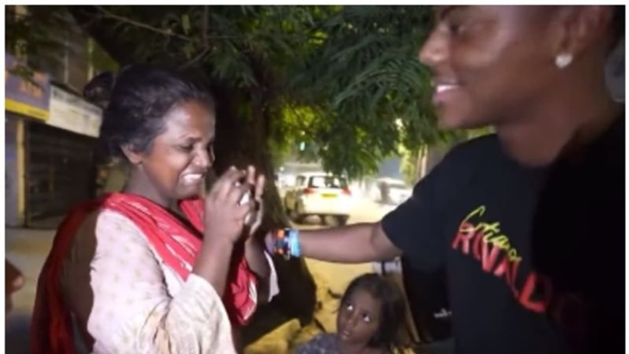 'അര്ഹതപ്പെട്ട കൈകളില്'; ഇന്ത്യക്കാരിയായ പാവപ്പെട്ട, അമ്മയെ സഹായിച്ച വിദേശ യൂറ്റ്യൂബര്ക്ക് അഭിനന്ദന പ്രവാഹം! 'അര്ഹതപ്പെട്ട കൈകളില്'; ഇന്ത്യക്കാരിയായ പാവപ്പെട്ട, അമ്മയെ സഹായിച്ച വിദേശ യൂറ്റ്യൂബര്ക്ക് അഭിനന്ദന പ്രവാഹം!