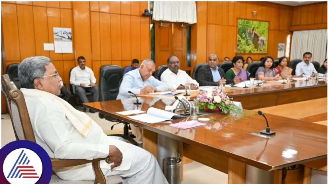 ಸಾರಿಗೆ ಇಲಾಖೆಯಿಂದ 8,000 ಹುದ್ದೆ ನೇಮಕಾತಿ, 5,500 ಹೊಸ ಬಸ್ ಖರೀದಿಗೆ ಸಿಎಂ ಗ್ರೀನ್ ಸಿಗ್ನಲ್ ಸಾರಿಗೆ ಇಲಾಖೆಯಿಂದ 8,000 ಹುದ್ದೆ ನೇಮಕಾತಿ, 5,500 ಹೊಸ ಬಸ್ ಖರೀದಿಗೆ ಸಿಎಂ ಗ್ರೀನ್ ಸಿಗ್ನಲ್