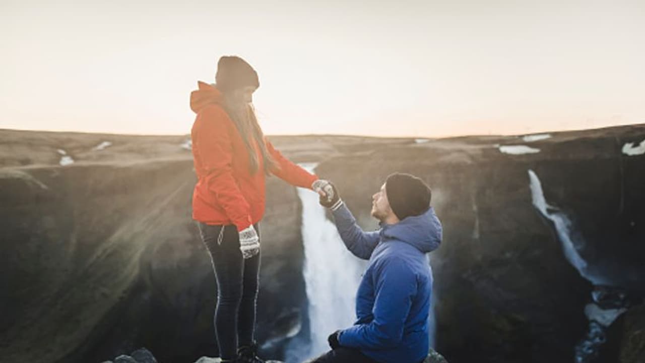 ഐസ്‍ലാന്‍ഡ് സ്ത്രീകളെ വിവാഹം കഴിച്ചാല്‍ വിദേശ പുരുഷന്മാര്‍ക്ക് 4.16 ലക്ഷം രൂപയോ ? 