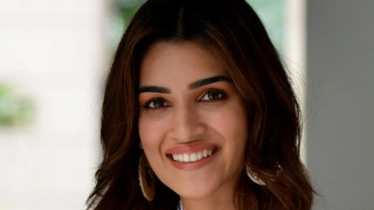 Kriti Sanon Profile: एक कॉन्टेस्ट ने बदल दी कृति सेनन की लाइफ, प्रोफेशनल मॉडल और फिर ऐसे बनी बॉलीवुड स्टार
