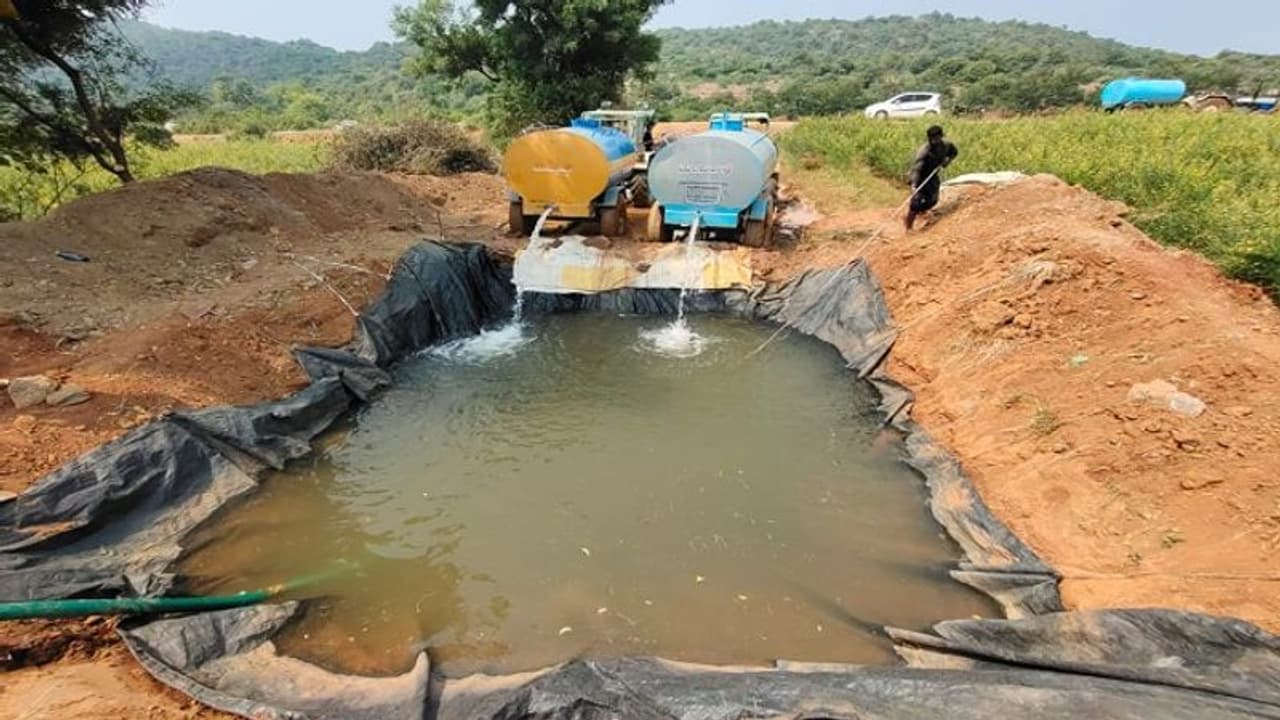 ಶಹಾಪುರದಲ್ಲಿ ಮಳೆ ಕೊರತೆ: ಬೆಳೆ ಉಳಿಸಿಕೊಳ್ಳಲು ರೈತರ ಪರದಾಟ ಶಹಾಪುರದಲ್ಲಿ ಮಳೆ ಕೊರತೆ: ಬೆಳೆ ಉಳಿಸಿಕೊಳ್ಳಲು ರೈತರ ಪರದಾಟ