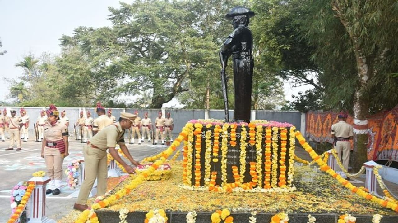 ಪೊಲೀಸ್ ಹುತಾತ್ಮರಿಗೆ ಭಾವಪೂರ್ಣ ಶ್ರದ್ಧಾಂಜಲಿ: ಕೊಡಗು ಜಿಲ್ಲಾ ಪೊಲೀಸರಿಂದ ಗೌರವ ವಂದನೆ 