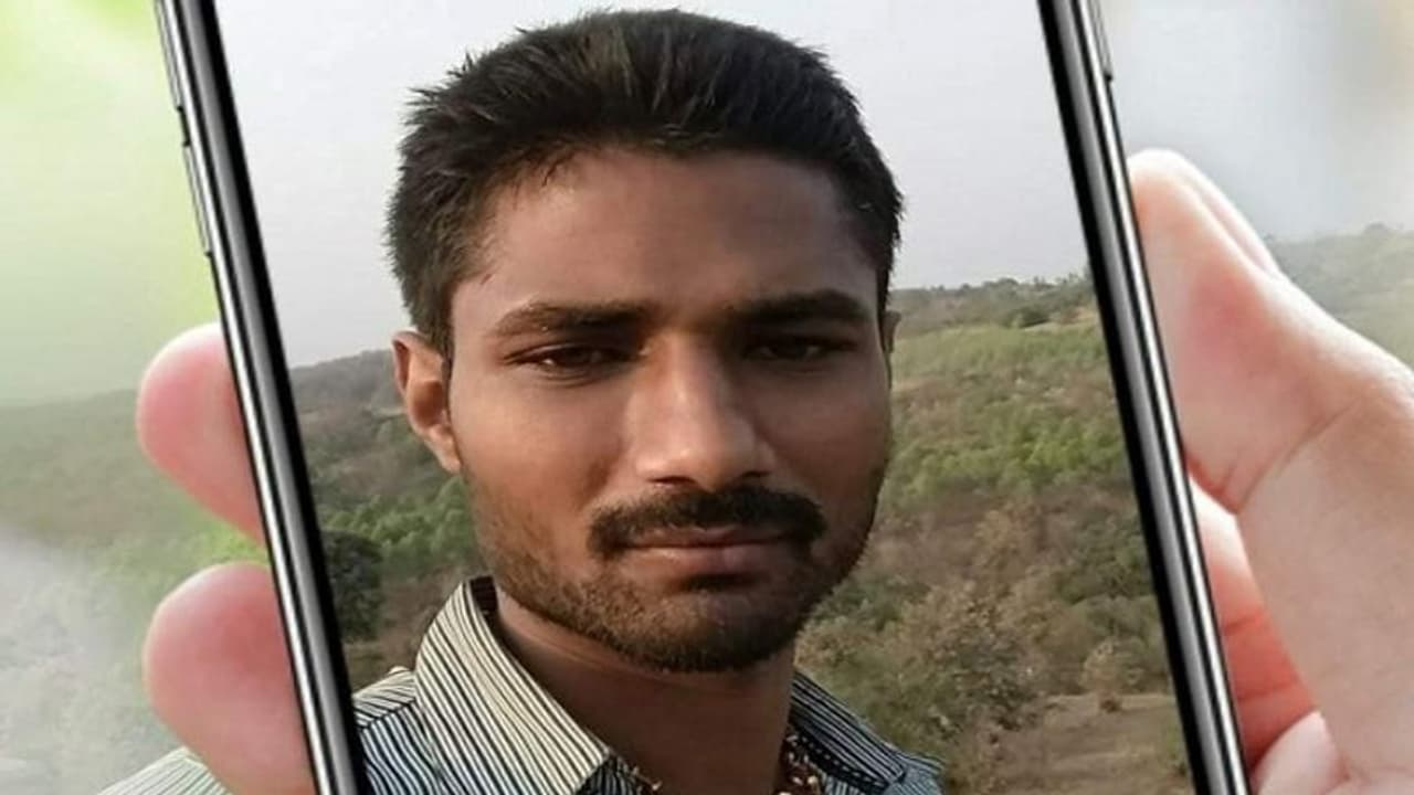 ಹಿಂದೂ ದೇವರನ್ನ ನಿಂದಿಸಿದವನ ಬಣ್ಣ ಬಯಲು ಮಾಡಿದ್ದ ಯುವಕ ಆತ್ಮಹತ್ಯೆ: ಡೆತ್ ನೋಟ್ ಬಯಲು ಮಾಡ್ತು ಸಾವಿನ ಸೀಕ್ರೆಟ್..! ಹಿಂದೂ ದೇವರನ್ನ ನಿಂದಿಸಿದವನ ಬಣ್ಣ ಬಯಲು ಮಾಡಿದ್ದ ಯುವಕ ಆತ್ಮಹತ್ಯೆ: ಡೆತ್ ನೋಟ್ ಬಯಲು ಮಾಡ್ತು ಸಾವಿನ ಸೀಕ್ರೆಟ್..!