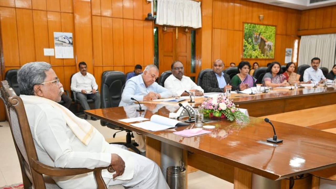 4 ಸಾರಿಗೆ ನಿಗಮಗಳಿಗೆ 5675 ಹೊಸ ಬಸ್ಗಳ ಖರೀದಿ: ಸಿಎಂ ಸಿದ್ದರಾಮಯ್ಯ 4 ಸಾರಿಗೆ ನಿಗಮಗಳಿಗೆ 5675 ಹೊಸ ಬಸ್ಗಳ ಖರೀದಿ: ಸಿಎಂ ಸಿದ್ದರಾಮಯ್ಯ