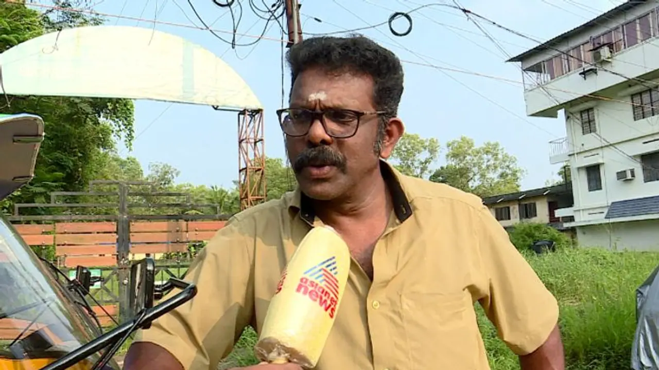 ഉപേക്ഷിച്ച ലോട്ടറി വീണ്ടുമെടുത്ത് നോക്കി, വിശ്വസിക്കാനാകാതെ സുനില്‍ പറഞ്ഞു 'അടിച്ചു മോനേ ഒരു കോടി'!