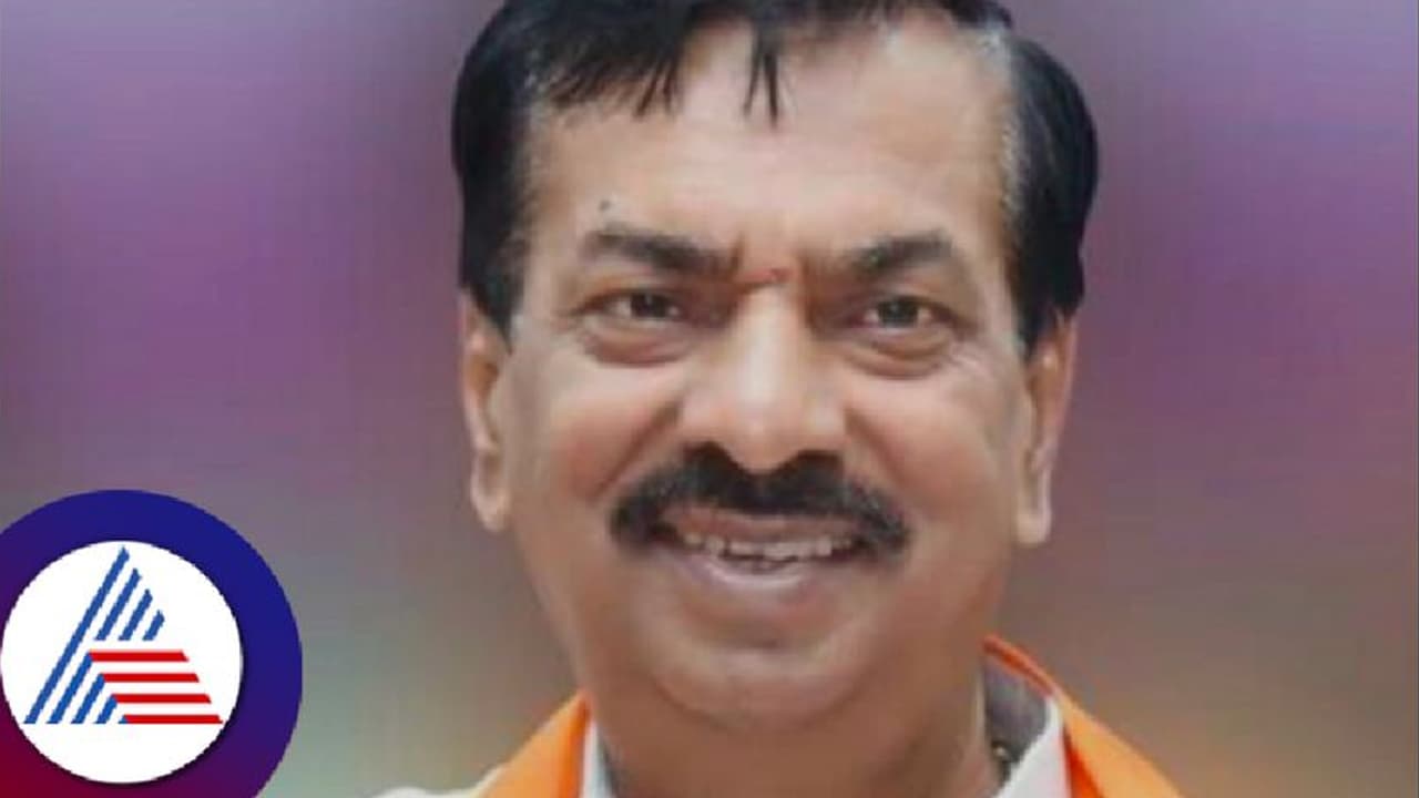 ಕಾಂಗ್ರೆಸ್ ಶಾಸಕರಿಗೆ ಬಿಜೆಪಿಯಿಂದ ತಲಾ ₹50 ಕೋಟಿ ಆಮಿಷ: ಆಯನೂರು ಗಂಭೀರ ಆರೋಪ ಕಾಂಗ್ರೆಸ್ ಶಾಸಕರಿಗೆ ಬಿಜೆಪಿಯಿಂದ ತಲಾ ₹50 ಕೋಟಿ ಆಮಿಷ: ಆಯನೂರು ಗಂಭೀರ ಆರೋಪ