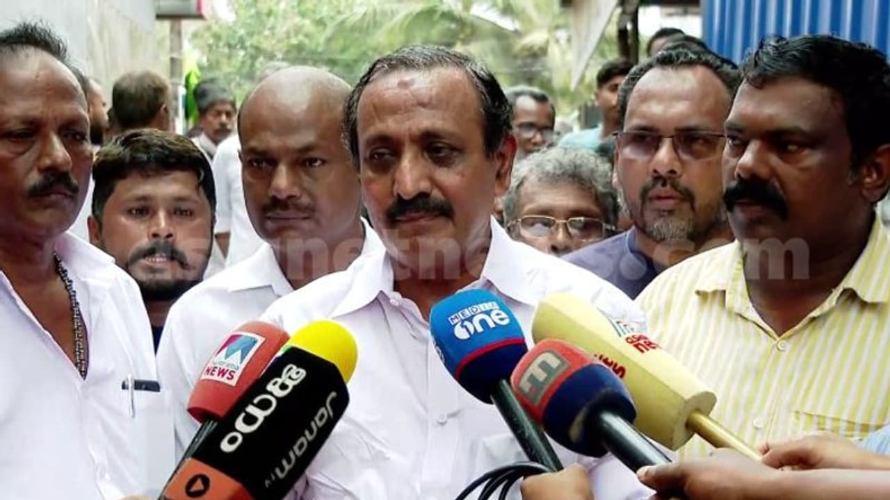 സുനിൽ കനഗോലു റിപ്പോർട്ട് നൽകിയിട്ടില്ല, മുസ്ലിം ലീഗിന് മൂന്നാം ലോക്സഭാ സീറ്റിന് 100% അർഹത: എംകെ രാഘവൻ എംപി സുനിൽ കനഗോലു റിപ്പോർട്ട് നൽകിയിട്ടില്ല, മുസ്ലിം ലീഗിന് മൂന്നാം ലോക്സഭാ സീറ്റിന് 100% അർഹത: എംകെ രാഘവൻ എംപി