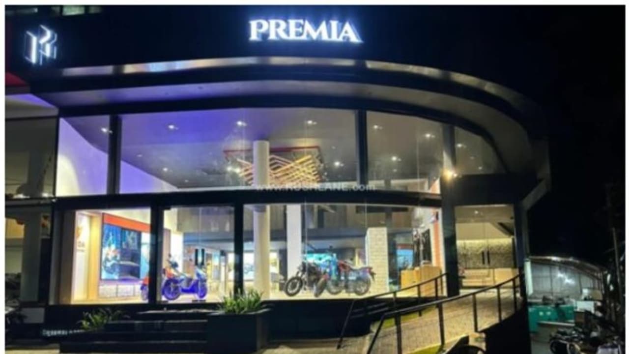 ഈ ഡീലർഷിപ്പ് രാജ്യത്ത് ആദ്യം, തുറന്നത് കോഴിക്കോട്; ഈ സൂപ്പർ ടൂവീലറുകള് ഒരു കുടക്കീഴിൽ! ഈ ഡീലർഷിപ്പ് രാജ്യത്ത് ആദ്യം, തുറന്നത് കോഴിക്കോട്; ഈ സൂപ്പർ ടൂവീലറുകള് ഒരു കുടക്കീഴിൽ!