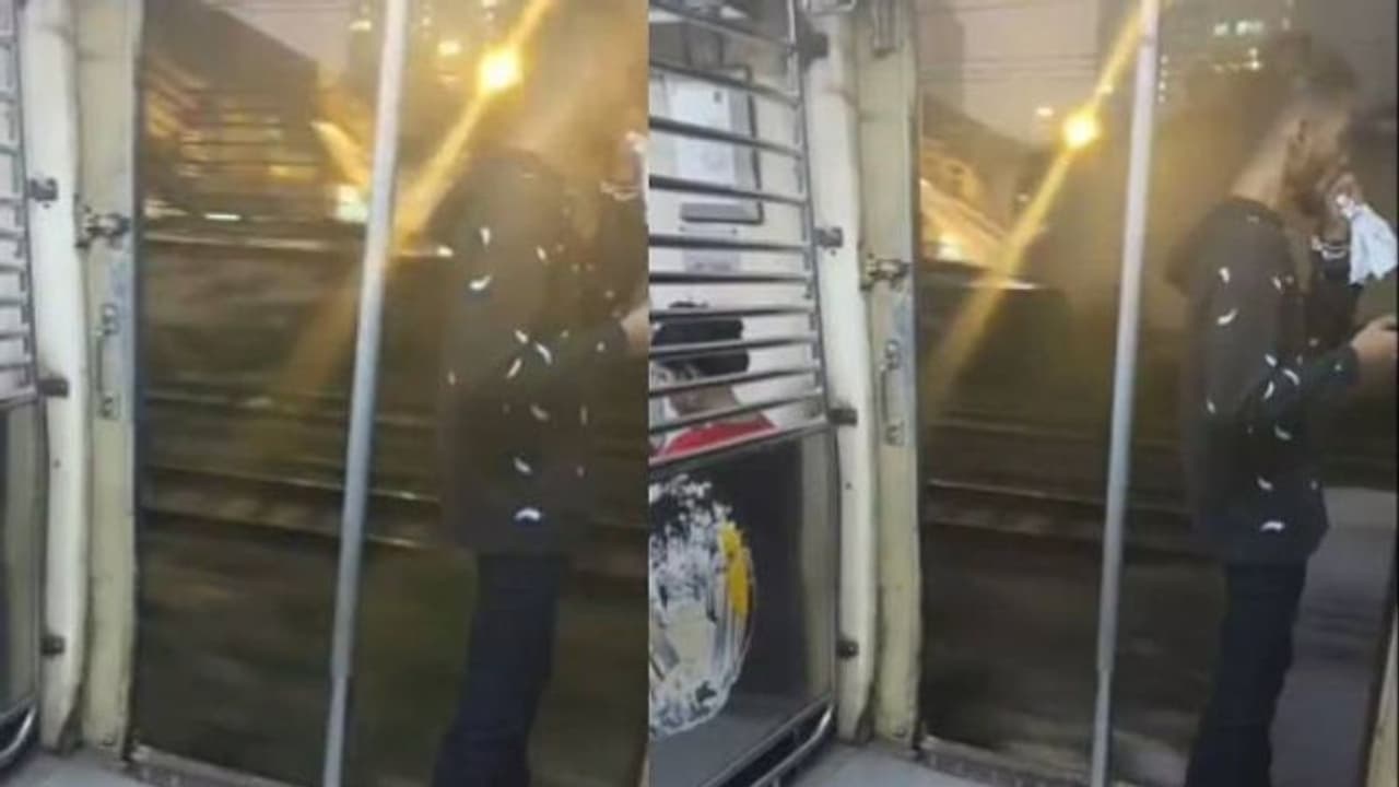 ലോക്കൽ ട്രെയിനിലെ ലേഡീസ് കോച്ചിൽ പരസ്യമായി മയക്കുമരുന്നുപയോഗിച്ച് യുവാവ്? വൈറൽ വീഡിയോ ലോക്കൽ ട്രെയിനിലെ ലേഡീസ് കോച്ചിൽ പരസ്യമായി മയക്കുമരുന്നുപയോഗിച്ച് യുവാവ്? വൈറൽ വീഡിയോ