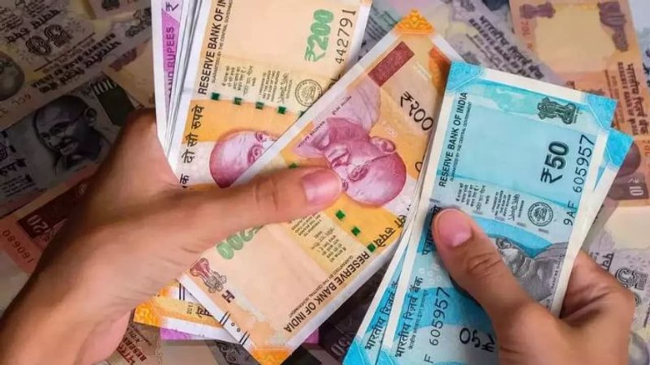 வீட்டில் எவ்வளவு பணத்தை வைத்திருக்க வேண்டும் தெரியுமா.? இதை மீறினால் அபராதம் நிச்சயம்.. வீட்டில் எவ்வளவு பணத்தை வைத்திருக்க வேண்டும் தெரியுமா.? இதை மீறினால் அபராதம் நிச்சயம்..