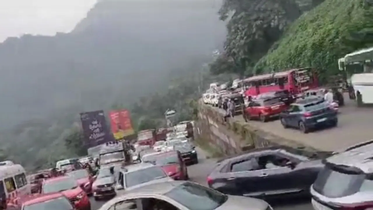 Kerala: Severe traffic congestion at Thamarassery ghat road due to Puja holidays Kerala: Severe traffic congestion at Thamarassery ghat road due to Puja holidays