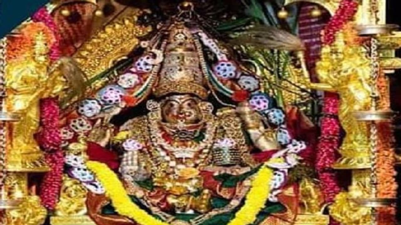 ಚಿಕ್ಕಮಗಳೂರಲ್ಲಿ ನವರಾತ್ರಿ ಸಂಭ್ರಮ: ಹೊರನಾಡು, ಶೃಂಗೇರಿಯಲ್ಲಿ ಭಕ್ತರ ಸಾಗರ ಚಿಕ್ಕಮಗಳೂರಲ್ಲಿ ನವರಾತ್ರಿ ಸಂಭ್ರಮ: ಹೊರನಾಡು, ಶೃಂಗೇರಿಯಲ್ಲಿ ಭಕ್ತರ ಸಾಗರ