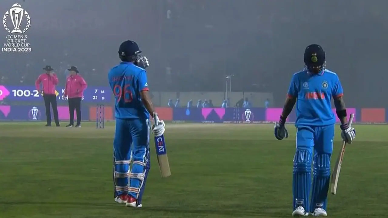 புகை மண்டலமாக காட்சி தந்த தரம்சாலா பேட்டிங் செய்ய முடியாமல் வெளியேறிய இந்திய வீரர்கள்! புகை மண்டலமாக காட்சி தந்த தரம்சாலா பேட்டிங் செய்ய முடியாமல் வெளியேறிய இந்திய வீரர்கள்!