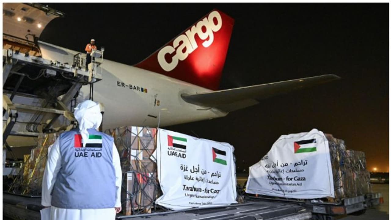 ഗാസയ്ക്ക് കൈത്താങ്ങായി യുഎഇ; 68 ടണ് ഭക്ഷ്യവസ്തുക്കള് അയച്ചു ഗാസയ്ക്ക് കൈത്താങ്ങായി യുഎഇ; 68 ടണ് ഭക്ഷ്യവസ്തുക്കള് അയച്ചു