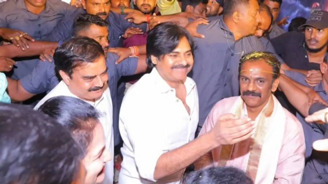 Vangaveeti Radhakrishna: వంగవీటి రాధాకృష్ణ వివాహ వేడుకలో జనసేనాని సందడి.. ఫోటోలు వైరల్.. Vangaveeti Radhakrishna: వంగవీటి రాధాకృష్ణ వివాహ వేడుకలో జనసేనాని సందడి.. ఫోటోలు వైరల్..