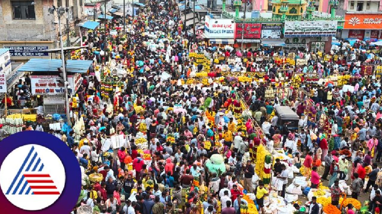 ನಾಡಹಬ್ಬ ದಸರಾ: ಸಂಭ್ರಮದ ಆಯುಧಪೂಜೆಗೆ ನಗರ ಸಜ್ಜು! ನಾಡಹಬ್ಬ ದಸರಾ: ಸಂಭ್ರಮದ ಆಯುಧಪೂಜೆಗೆ ನಗರ ಸಜ್ಜು!