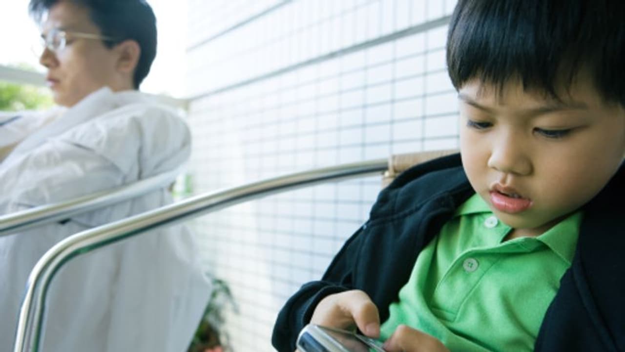 അച്ഛന് 'ശാരീരികമായി' ഉപദ്രവിച്ചെന്ന് ഏഴ് വയസുകാരന്റെ പരാതി; അന്വേഷിച്ചെത്തിയ പോലീസ് അക്ഷരാർത്ഥത്തില് ഞെട്ടി അച്ഛന് 'ശാരീരികമായി' ഉപദ്രവിച്ചെന്ന് ഏഴ് വയസുകാരന്റെ പരാതി; അന്വേഷിച്ചെത്തിയ പോലീസ് അക്ഷരാർത്ഥത്തില് ഞെട്ടി