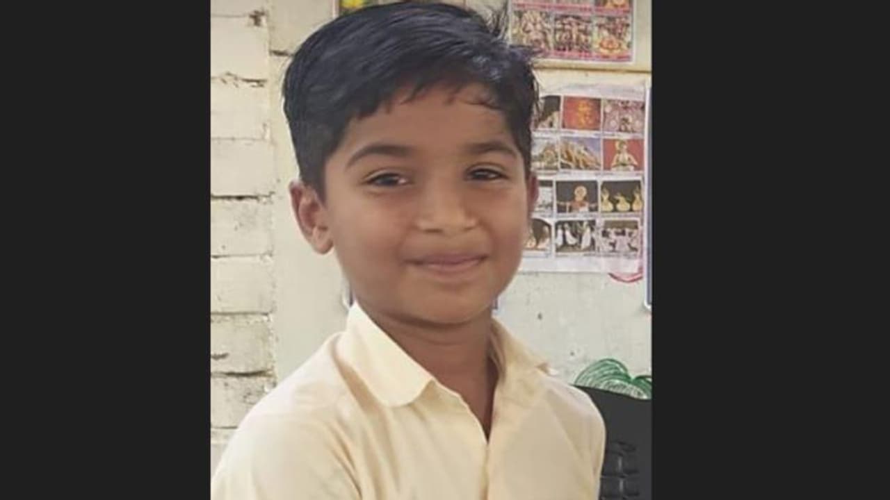 കൂട്ടുകാർക്കൊപ്പം കടലിൽ കുളിക്കാനിറങ്ങി; പൊന്നാനിയില് 9 വയസുകാരൻ മുങ്ങിമരിച്ചു കൂട്ടുകാർക്കൊപ്പം കടലിൽ കുളിക്കാനിറങ്ങി; പൊന്നാനിയില് 9 വയസുകാരൻ മുങ്ങിമരിച്ചു