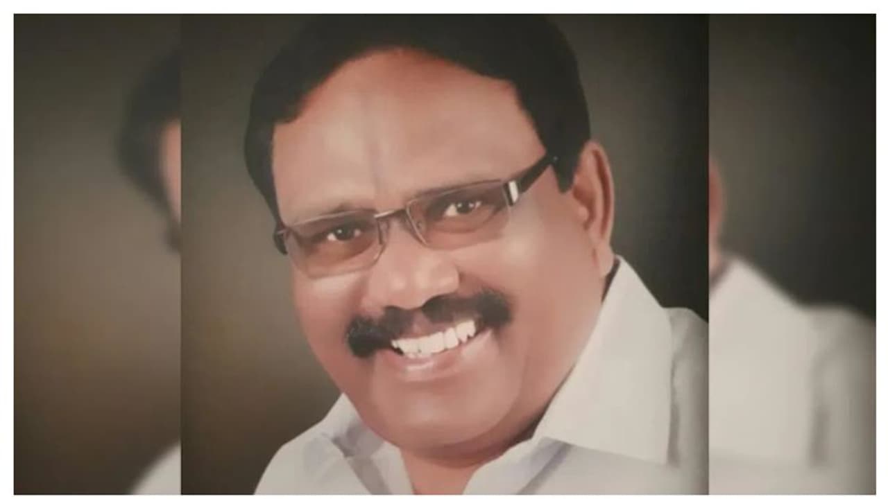 കോലാറിൽ കോൺഗ്രസ് നേതാവിനെ വെട്ടിക്കൊന്നു കോലാറിൽ കോൺഗ്രസ് നേതാവിനെ വെട്ടിക്കൊന്നു