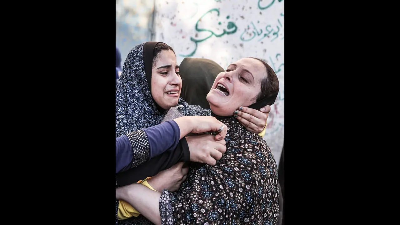 கர்ப்பிணிப் பெண்ணின் வயிற்றை கிழித்து குழந்தையின் தலையை துண்டித்த ஹமாஸ் தீவிரவாதிகள்! கர்ப்பிணிப் பெண்ணின் வயிற்றை கிழித்து குழந்தையின் தலையை துண்டித்த ஹமாஸ் தீவிரவாதிகள்!