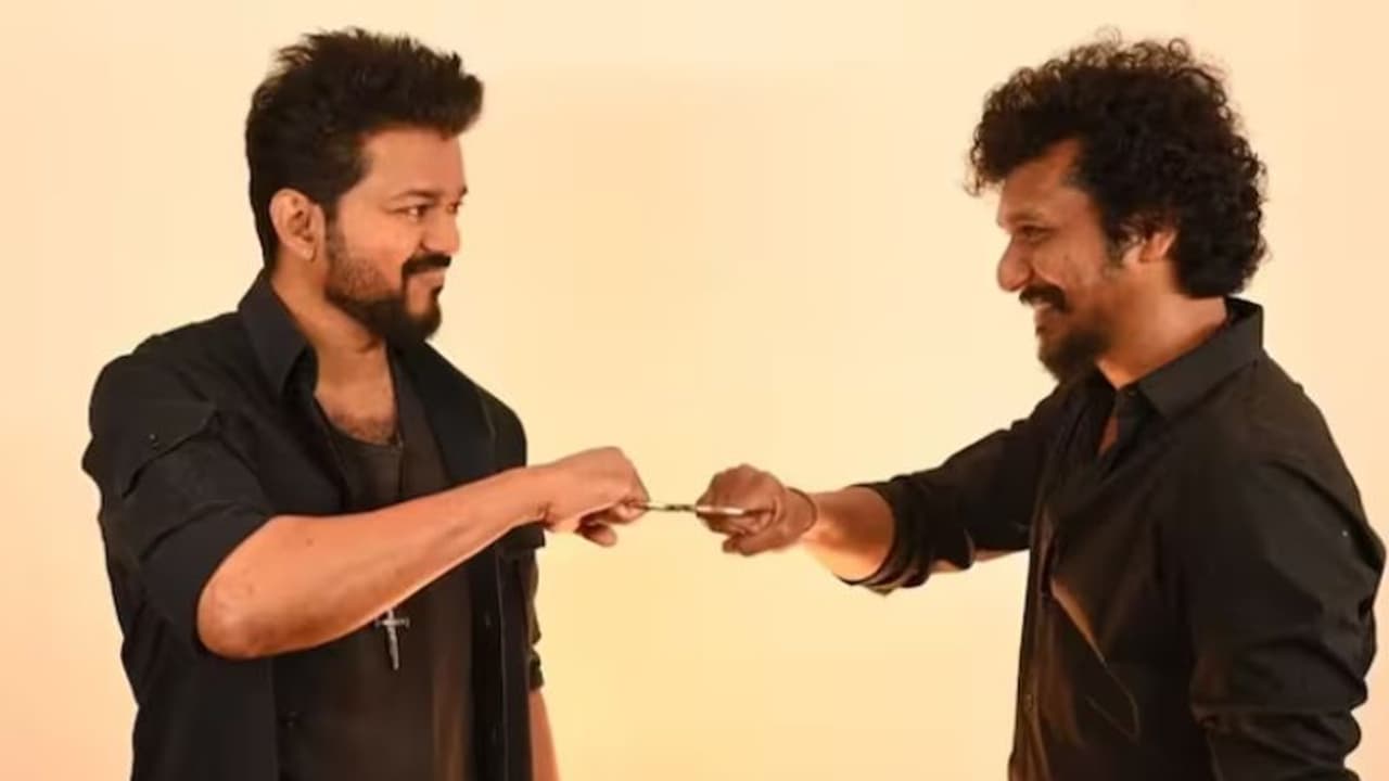 Leo director Lokesh Kanagaraj suffers leg injury during promotion in Palakkad