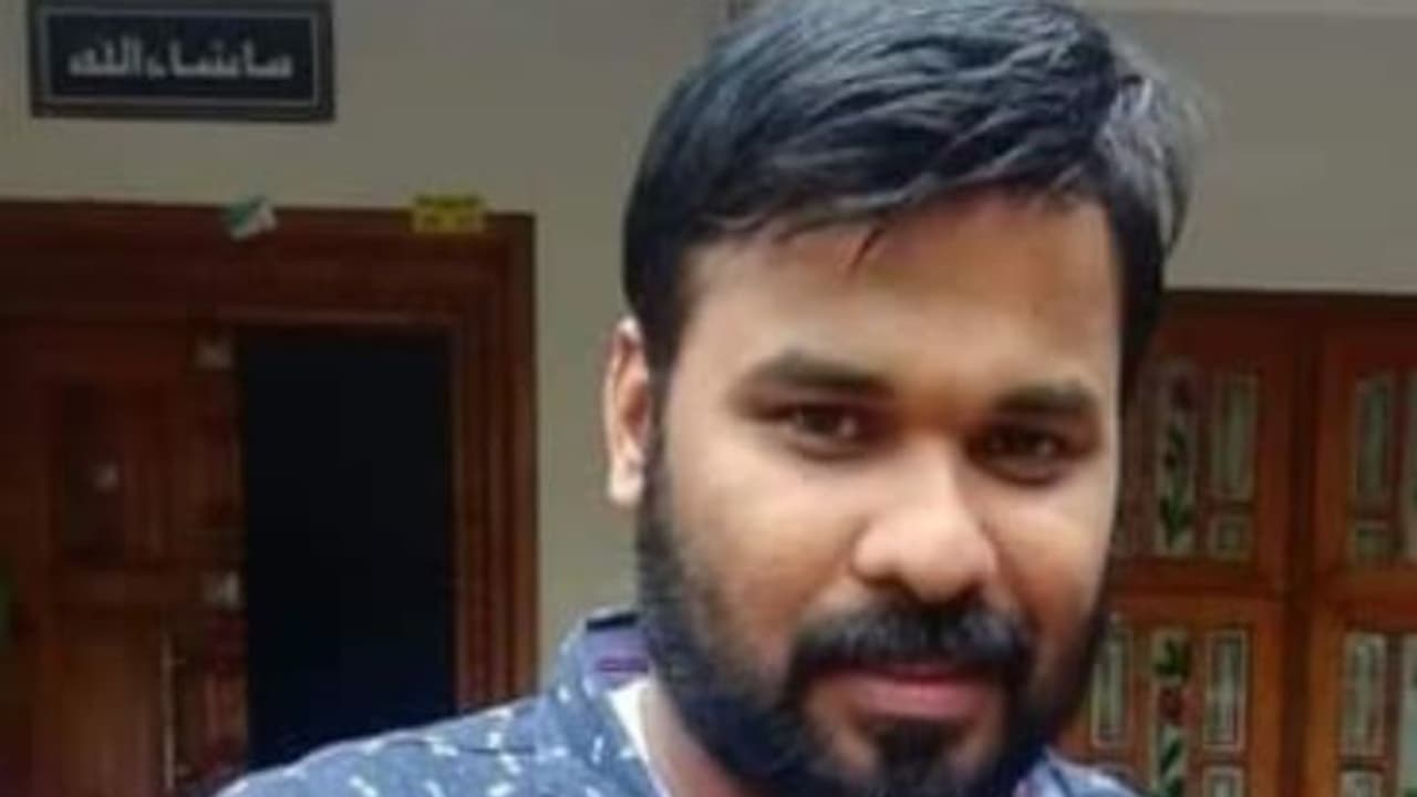 കരാറുകാരെ ആക്രമിച്ച് പണവും ബൈക്കും കവര്ന്നു, ചെര്പ്പുളശ്ശേരിയില് ലീഗ് കൗണ്സിലര് അറസ്റ്റില് കരാറുകാരെ ആക്രമിച്ച് പണവും ബൈക്കും കവര്ന്നു, ചെര്പ്പുളശ്ശേരിയില് ലീഗ് കൗണ്സിലര് അറസ്റ്റില്