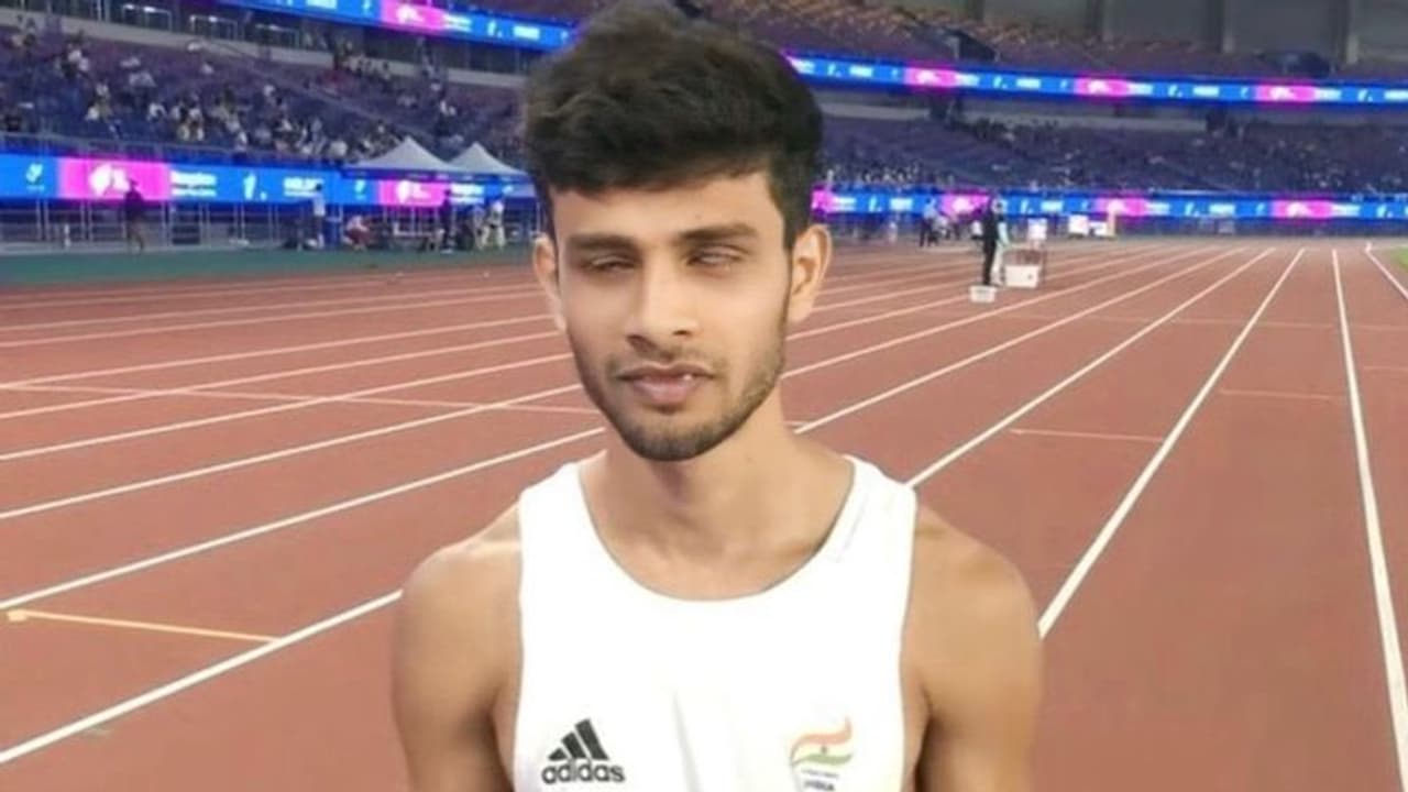 Asian Para Games: ஆண்களுக்கான 5000 மீ தடகளப் போட்டியில் 0.1 வினாடிகளில் தங்கம் வென்ற சரத் சங்கரப்பா மகனஹள்ளி! Asian Para Games: ஆண்களுக்கான 5000 மீ தடகளப் போட்டியில் 0.1 வினாடிகளில் தங்கம் வென்ற சரத் சங்கரப்பா மகனஹள்ளி!