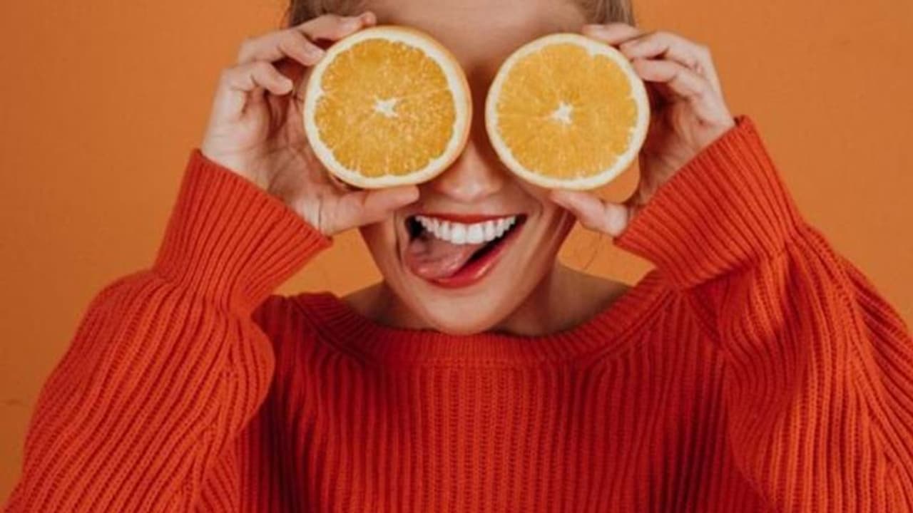 കണ്ണിന് ചുറ്റുമുള്ള കറുപ്പ് മാറാൻ ഡയറ്റില്‍ ഉള്‍പ്പെടുത്താം ഈ എട്ട് ഭക്ഷണങ്ങള്‍... 