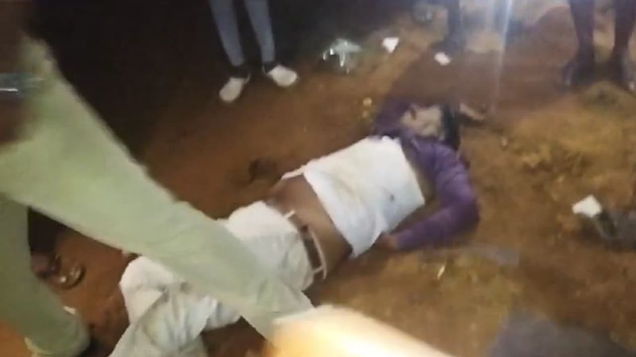 Breaking : கோவை மாவட்டத்தில் பயங்கரம்.. சட்டவிரோதமாக வெட்டப்பட்ட 50 அடி குழி Auto கவிந்து இருவர் பலி Video Breaking : கோவை மாவட்டத்தில் பயங்கரம்.. சட்டவிரோதமாக வெட்டப்பட்ட 50 அடி குழி Auto கவிந்து இருவர் பலி Video