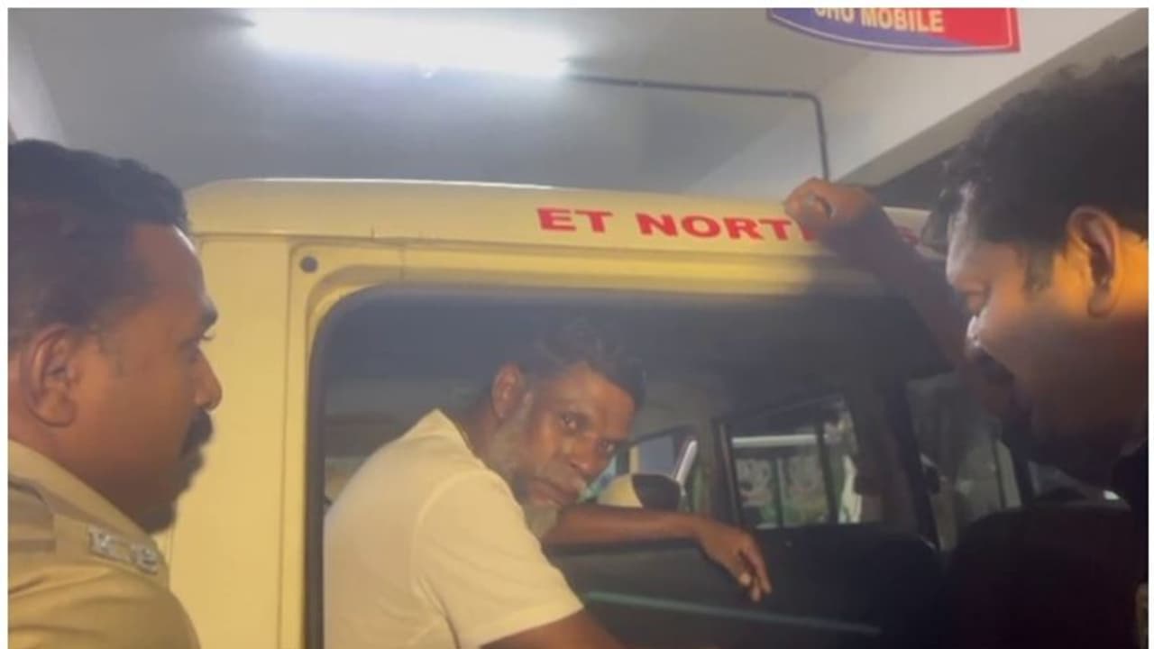 മദ്യപിച്ച് പൊലീസ് സ്റ്റേഷനില് ബഹളം വെച്ച കേസ്; നടന് വിനായകനെ ജാമ്യത്തില് വിട്ടു മദ്യപിച്ച് പൊലീസ് സ്റ്റേഷനില് ബഹളം വെച്ച കേസ്; നടന് വിനായകനെ ജാമ്യത്തില് വിട്ടു