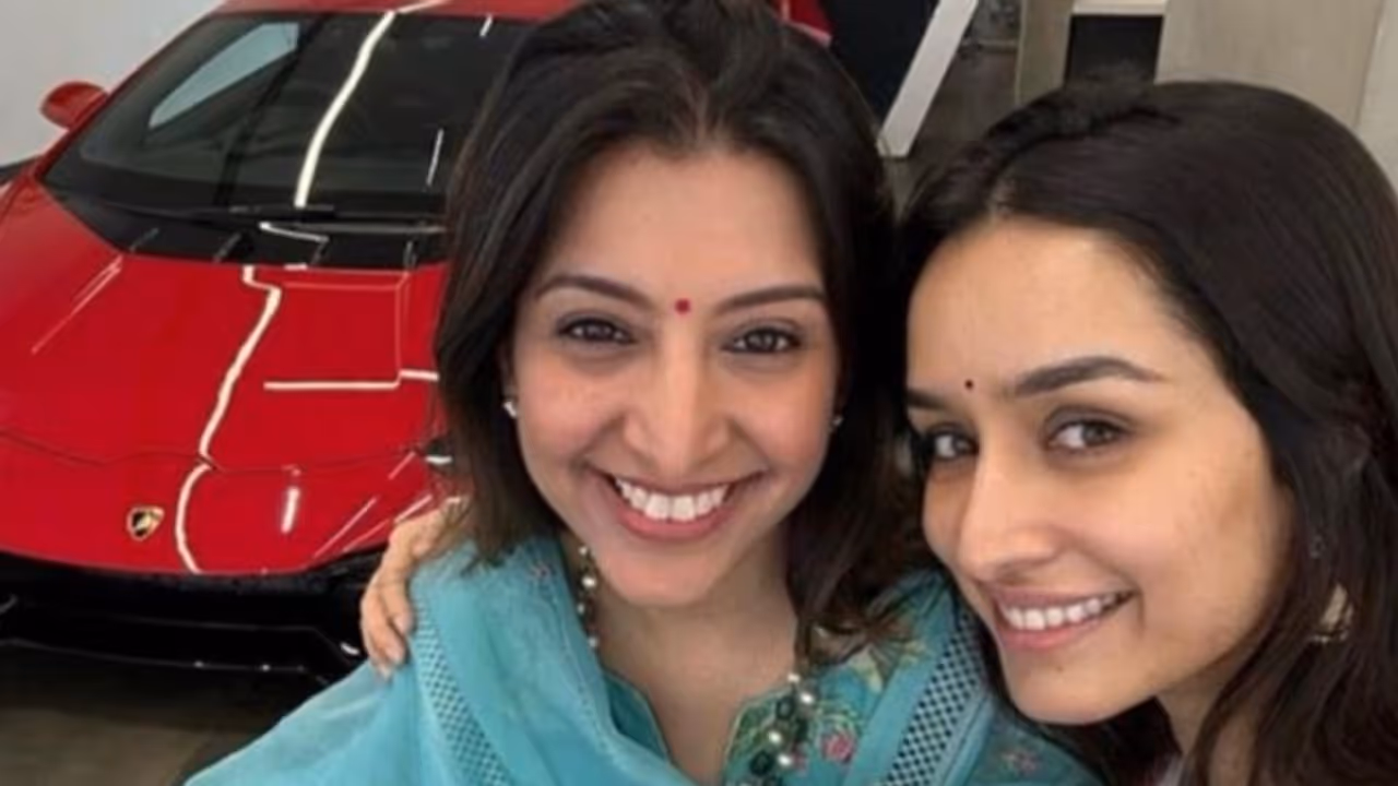 Shraddha Kapoor's Dussehra delight: Red Lamborghini Huracan Tecnica joins her fleet [WATCH]